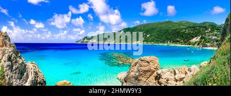 Lefkada, île Ionienne de Grèce. Incroyable mer turquoise de la belle plage Agios Nikitas. Banque D'Images