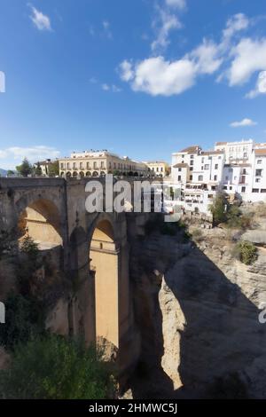 Ronda, province de Malaga, Andalousie, Espagne. Puente Nuevo ou Nouveau pont au-dessus de la gorge de Tajo. Banque D'Images