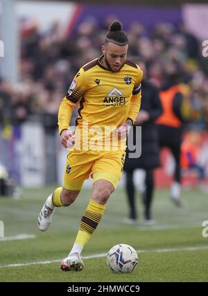 Louis John de Sutton United lors du match Sky Bet League Two au VBS Community Stadium, Londres. Date de la photo: Samedi 12 février 2022. Banque D'Images