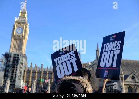 LONDRES - 12th FÉVRIER 2022: Manifestation de l'Assemblée populaire contre le gouvernement conservateur et leur gestion de la crise du coût de la vie. Banque D'Images