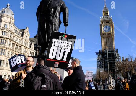 LONDRES - 12th FÉVRIER 2022: Manifestation de l'Assemblée populaire contre le gouvernement conservateur et leur gestion de la crise du coût de la vie. Banque D'Images