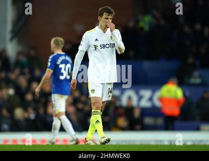 Kristoffer Klaesson, gardien de but de Leeds United, semble abattu après le match de la Premier League à Goodison Park, Liverpool. Date de la photo: Samedi 12 février 2022. Banque D'Images