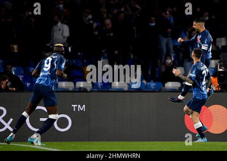 Naples, Italie. 12th févr. 2022. Lorenzo Insigne de SSC Napoli célèbre avec ses coéquipiers après avoir inscrit sur la pénalité le but de 1-0 lors de la série Un match de football entre SSC Napoli et FC Internazionale au stade Diego Armando Maradona à Napoli (Italie), le 12th février 2022. Photo Andrea Staccioli/Insidefoto crédit: Insidefoto srl/Alamy Live News Banque D'Images