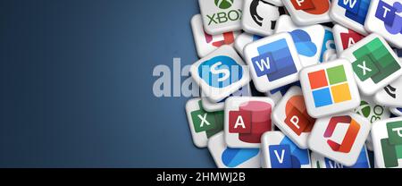 Le monde Microsoft : logos des principaux produits Microsoft sur un tas. Copier l'espace. Format de bannière Web. Banque D'Images