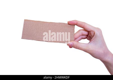 Femme tenant une boîte en carton vierge isolée sur fond blanc. Carte vide avec espace de copie. Banque D'Images