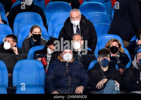 Naples, Italie. 12th févr. 2022. Aurelio de Laurentiis, président de la SSC Napoli, regarde pendant la série Un match de football entre la SSC Napoli et le FC Internazionale au stade Diego Armando Maradona à Naples (Italie), le 12th février 2022. Photo Andrea Staccioli/Insidefoto crédit: Insidefoto srl/Alamy Live News Banque D'Images