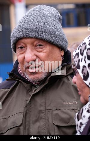 Newport, Gwent, pays de Galles - Samedi 12th février 2022 - le père de Mouayed Bashir lors de la manifestation d'aujourd'hui - Mouayed Bashir est mort après avoir été retenu par la police de Gwent chez ses parents à Newport il y a un an en février 2021 - l'Office indépendant de conduite de la police ( IOPC ) enquête toujours sur la mort. Photo Steven May / Alamy Live News Banque D'Images