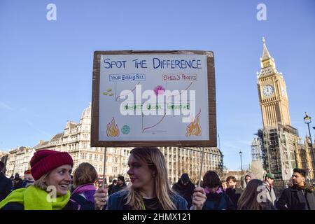Londres, Royaume-Uni. 12th février 2022. Des manifestants se sont rassemblés sur la place du Parlement pour protester contre l'augmentation des prix de l'énergie, la pauvreté et le coût de la vie. Banque D'Images