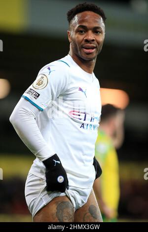 Norwich, Royaume-Uni. 12th févr. 2022. Raheem Sterling, de Manchester City, regarde. Match Premier League, Norwich City et Manchester City à Carrow Road à Norwich le samedi 12th février 2022. Cette image ne peut être utilisée qu'à des fins éditoriales. Utilisation éditoriale uniquement, licence requise pour une utilisation commerciale. Aucune utilisation dans les Paris, les jeux ou les publications d'un seul club/ligue/joueur. photo par Steffan Bowen/Andrew Orchard sports photographie/Alay Live news crédit: Andrew Orchard sports photographie/Alay Live News Banque D'Images