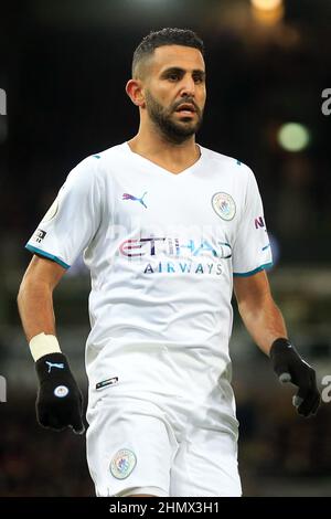 Norwich, Royaume-Uni. 12th févr. 2022. Riyad Mahrez de Manchester City regarde. Match Premier League, Norwich City et Manchester City à Carrow Road à Norwich le samedi 12th février 2022. Cette image ne peut être utilisée qu'à des fins éditoriales. Utilisation éditoriale uniquement, licence requise pour une utilisation commerciale. Aucune utilisation dans les Paris, les jeux ou les publications d'un seul club/ligue/joueur. photo par Steffan Bowen/Andrew Orchard sports photographie/Alay Live news crédit: Andrew Orchard sports photographie/Alay Live News Banque D'Images