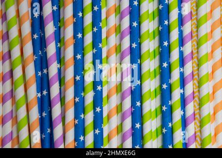 Fond de verre pailles à rayures dans des couleurs différentes Banque D'Images