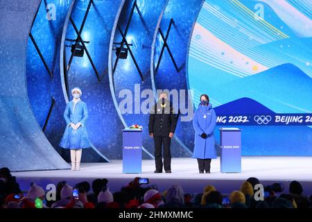 Zhangjiakou, Hebei, Chine. 11th févr. 2022. Toshiaki Murasato présentateur, vice-président de la FIS : cérémonie de remise des médailles lors des Jeux Olympiques d'hiver de Beijing 2022 à la place de la Médaille Zhangjiakou à Zhangjiakou, Hebei, Chine . Credit: AFLO SPORT/Alay Live News Banque D'Images