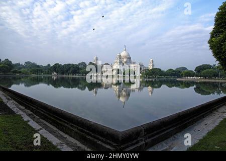 31 octobre 2021, kolkata, Bengale-Occidental, Inde: Kolkata est également connu sous le nom de '' ville de joie˜'. Les gens peuvent découvrir et explorer toutes les couleurs de la vie dans cette ville. Kolkata propose une variété de modes de transport, des pousse-pousse-pousse à extracteur manuel aux tramways en passant par les rikshaws automatiques. Le pont Howrah, Vidyasagar Setu, Science City et Victoria Memorial sont l'un des endroits incontournables de Kolkata. Également connu sous le nom de Brigade Parade Ground, Maidan est le plus grand parc urbain de Kolkata. Cette étendue verte dans la ville a survécu à l'épreuve du temps. (Credit image: © Barun Das/Pacific Press via ZUMA Press Wire) Banque D'Images