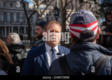 New York, NY, USA - 11 février 2022 : le candidat au poste de gouverneur de New York Andrew Giuliani assiste à une manifestation à l'hôtel de ville pour protester contre la ville de New York Banque D'Images