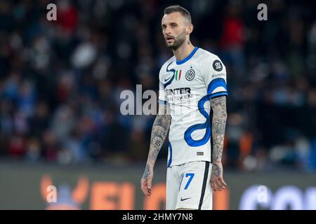 InterÕs milieu de terrain croate Marcelo Brozovic regarde pendant la série Un match de football entre SSC Napoli et Inter. Napoli Inter Draw 1-1. Banque D'Images