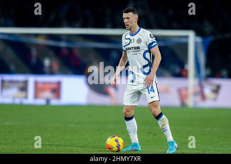 InterÕs milieu de terrain croate Ivan Perisic contrôle le ballon pendant la série Un match de football entre SSC Napoli et Inter. Napoli Inter Draw 1-1. Banque D'Images