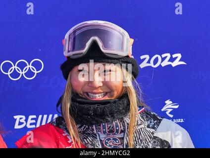 Zhangjiakou, Chine, Jeux olympiques d'hiver de 2022, 10 février 2022 : Chloe Kim des États-Unis après avoir remporté l'or à Snowboard, Half Pipe, au parc des neiges de Zhangjiakou. Prix Kim/CSM. Banque D'Images