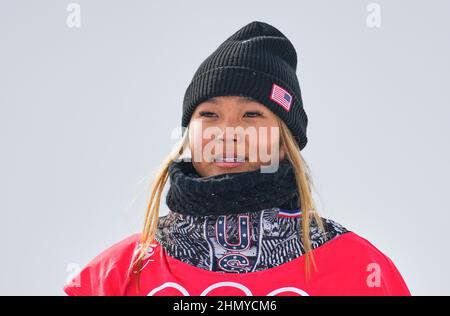 Zhangjiakou, Chine, Jeux olympiques d'hiver de 2022, 10 février 2022 : Chloe Kim des États-Unis après avoir remporté l'or à Snowboard, Half Pipe, au parc des neiges de Zhangjiakou. Prix Kim/CSM. Banque D'Images