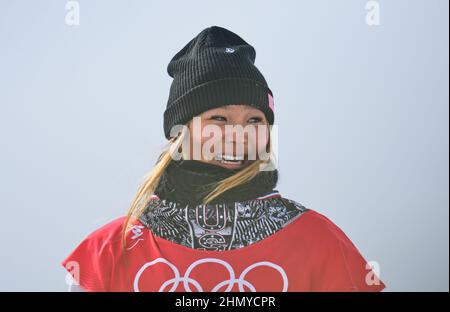 Zhangjiakou, Chine, Jeux olympiques d'hiver de 2022, 10 février 2022 : Chloe Kim des États-Unis après avoir remporté l'or à Snowboard, Half Pipe, au parc des neiges de Zhangjiakou. Prix Kim/CSM. Banque D'Images