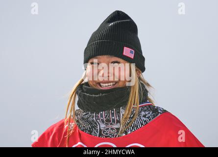 Zhangjiakou, Chine, Jeux olympiques d'hiver de 2022, 10 février 2022 : Chloe Kim des États-Unis après avoir remporté l'or à Snowboard, Half Pipe, au parc des neiges de Zhangjiakou. Prix Kim/CSM. Banque D'Images