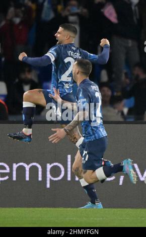 Naples. 12th févr. 2022. Lorenzo Insigne de Napoli célèbre son but lors d'un match de football de série A entre Napoli et le FC Inter à Naples, Italie, le 12 février 2022. Crédit: Alberto Lingria/Xinhua/Alay Live News Banque D'Images