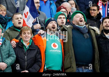 Paris, France. 12th févr. 2022. Supporters irlandais lors du match entre LA FRANCE et L'IRLANDE, match du Tounament des six Nations au stade du Stade de France, le 12 2022 février à Paris, France. Photo de Loic BARATOUX/ABACAPRESS.COM crédit: Abaca Press/Alay Live News Banque D'Images