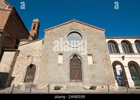 Église San Francesco (13th siècle) à Umbertide, haute vallée du Tibre, Ombrie, Italie Banque D'Images