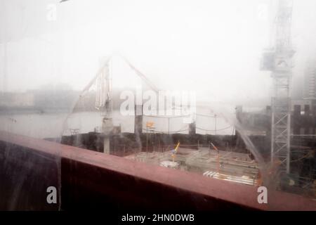 GV des travaux de construction se déroulant à côté du pont Lambeth, Londres Royaume-Uni Banque D'Images