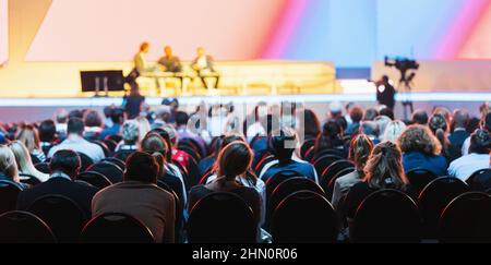 salle de conférence ou de séminaire avec arrière-plan pour les participants Banque D'Images