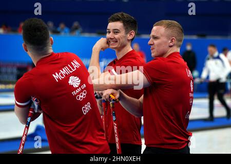 Hammy McMillan, Grant Hardie et Bobby Lammie, en action contre le Danemark, lors du neuvième jour des Jeux Olympiques d'hiver de Beijing 2022, au Centre aquatique national de Chine. Date de la photo: Dimanche 13 février 2022. Banque D'Images