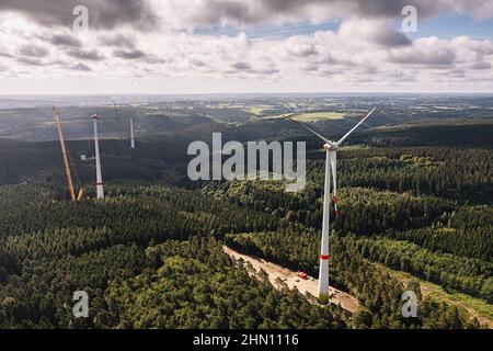 Vue aérienne du site de construction d'éoliennes Banque D'Images