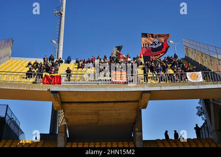 Lecce, Italie. 13th févr. 2022. Benevento Calcio Supporters pendant US Lecce vs Benevento Calcio, jeu de football italien série B à Lecce, Italie, febbraio 13 2022 crédit: Independent photo Agency/Alay Live News Banque D'Images