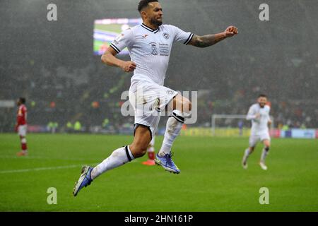 Swansea, Royaume-Uni. 13th févr. 2022. Cyrus Christie, de Swansea, fête ses célébrations après qu'il ait atteint le but 2nd de ses équipes. EFL Skybet Championship Match, Swansea City et Bristol City au stade Swansea.com de Swansea le dimanche 13th février 2022. Cette image ne peut être utilisée qu'à des fins éditoriales. Utilisation éditoriale uniquement, licence requise pour une utilisation commerciale. Aucune utilisation dans les Paris, les jeux ou les publications d'un seul club/ligue/joueur. photo par Andrew Orchard/Andrew Orchard sports Photography/Alamy Live News crédit: Andrew Orchard sports Photography/Alamy Live News Banque D'Images