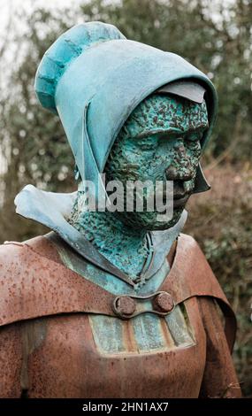 Roughlee, Pendle, Lancashire, Angleterre, 3rd février 2022. Statue étonnante d'Alice Nutter célèbre veuve historique de la paroisse et présumée sorcière Pendle. Banque D'Images