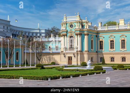 KIEV, UKRAINE - 24th avril 2019 : aile gauche du palais Mariinsky Banque D'Images