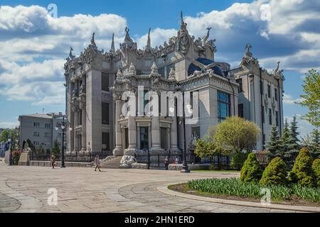 KIEV, UKRAINE - 24th avril 2019: Maison avec chimères ou Horodecki Maison dans les quartiers gouvernementaux de la ville Banque D'Images