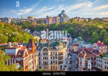 KIEV, UKRAINE - 24th avril 2019: Vue sur les quartiers résidentiels de Vozdvizhenka dans la partie centrale de la ville Banque D'Images