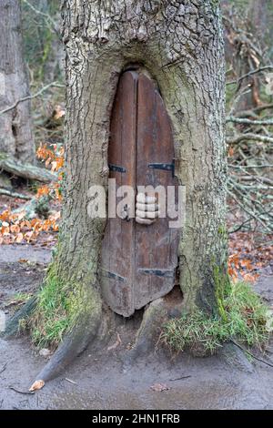 Porte de fées. Art public au Plessey Woods Country Park, Northumberland, Royaume-Uni. Banque D'Images