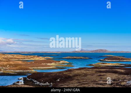 Wiay et Eaval vus de South Uist dans les Hébrides extérieures Banque D'Images