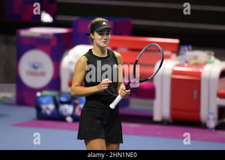 Saint-Pétersbourg, Russie. 13th févr. 2022. Anna Kalinskaya de Russie vu pendant le tournoi de tennis de Saint-Pétersbourg Ladies Trophy 2022 contre Alisja Rosolska de Pologne et Erin Routliffe de Nouvelle-Zélande. Note finale; Alicja Rosolska/Erin Routliffe 1:2 Anna Kalinskaya/Catherine McNally. Crédit : SOPA Images Limited/Alamy Live News Banque D'Images