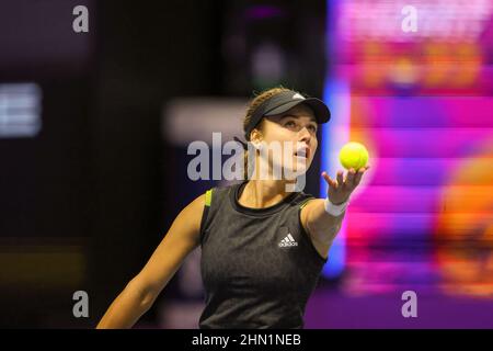 Saint-Pétersbourg, Russie. 13th févr. 2022. Anna Kalinskaya de Russie en action pendant le tournoi de tennis 2022 du Trophée des dames de Saint-Pétersbourg contre Alisja Rosolska de Pologne et Erin Routliffe de Nouvelle-Zélande. Note finale; Alicja Rosolska/Erin Routliffe 1:2 Anna Kalinskaya/Catherine McNally. Crédit : SOPA Images Limited/Alamy Live News Banque D'Images