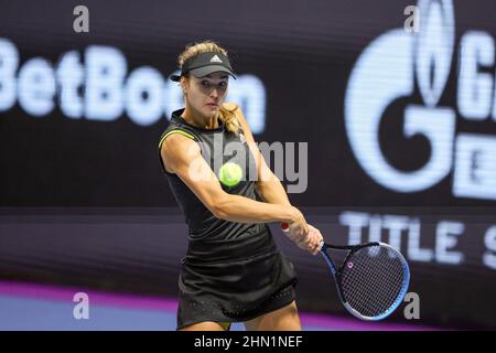 Saint-Pétersbourg, Russie. 13th févr. 2022. Anna Kalinskaya de Russie en action pendant le tournoi de tennis 2022 du Trophée des dames de Saint-Pétersbourg contre Alisja Rosolska de Pologne et Erin Routliffe de Nouvelle-Zélande. Note finale; Alicja Rosolska/Erin Routliffe 1:2 Anna Kalinskaya/Catherine McNally. Crédit : SOPA Images Limited/Alamy Live News Banque D'Images