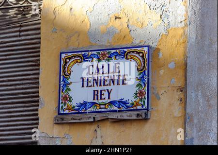 Un panneau de rue (rue Lieutenant King) dans la vieille Havane, Cuba Banque D'Images