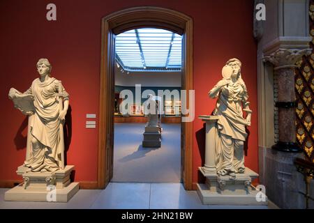 Sculptures en marbre et tableaux exposés dans Pennsylvania Academy of the Fine Arts.Philadelphia.Pennsylvania.USA Banque D'Images