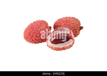 Trois fruits exotiques tropicaux lychee groupe fermé isolé sur blanc. Litchi chinensis entier et épluché. Banque D'Images