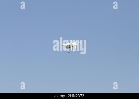 Drone volant. Concept de l'enquête de drone en agriculture. Banque D'Images