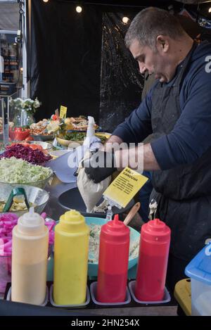 Cuisine de rue libanaise stalle à l'extérieur du centre de South Bank à Londres, Angleterre, Royaume-Uni Banque D'Images