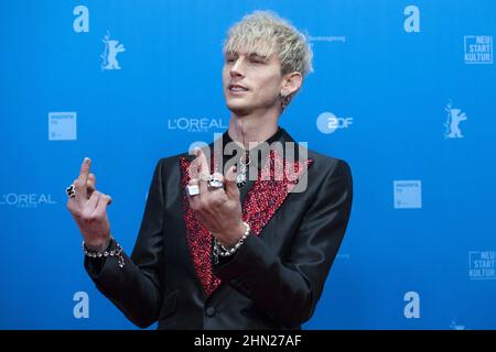 Berlin, Allemagne. 13th févr. 2022. Colson Baker participe à la première Taurus dans le cadre du Festival International du film de Berlin 72nd (Berlinale) à Berlin, en Allemagne, le 13 février 2022. Photo d'Aurore Marechal/ABACAPRESS.COM crédit: Abaca Press/Alay Live News Banque D'Images