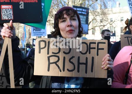 Parliament Square, Londres, Royaume-Uni, le 12th février 2022 : des centaines d'entre elles ont manifesté contre le coût de la vie pour faire pression sur le gouvernement pour qu'il cesse l'augmentation exponentielle des coûts de la vie et des bas salaires. Crédit Natasha Quarmby/ALAMY NOUVELLES EN DIRECT Banque D'Images