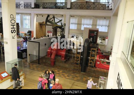 Londres, Royaume-Uni - novembre 2021 : exposition Energy Hall au Science Museum de Londres Banque D'Images